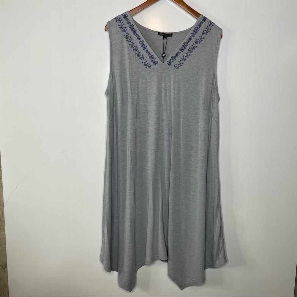 Adrianna Papell NWT Knit Dress with‎ Embroidered Detail Size 1X